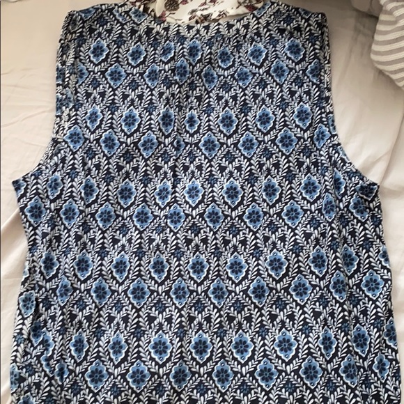 Navy blue flower patterned shell! Loft size XS NWT - Picture 3 of 3